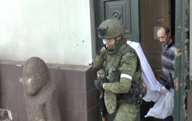 Окупанти пограбували музеї Маріуполя