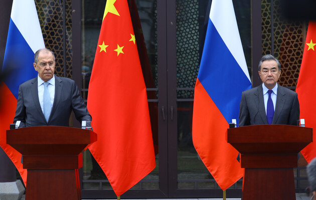 Китай та РФ відкидають будь-яке «втручання» у свої відносини — глава МЗС КНР