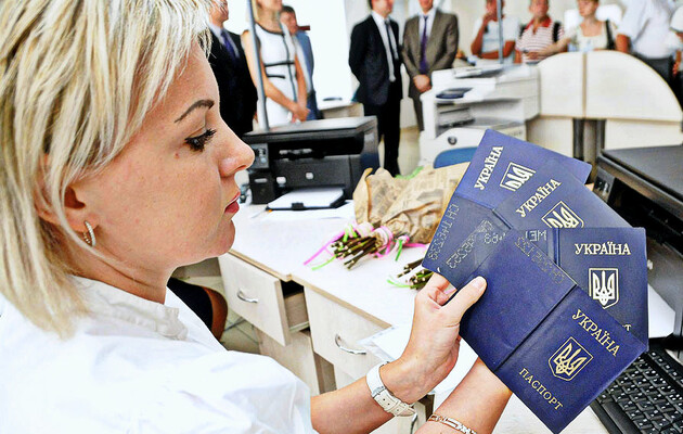 Мобильные центры по оформлению паспортов также планируют открыть во Вроцлаве, Гданьске, Кракове