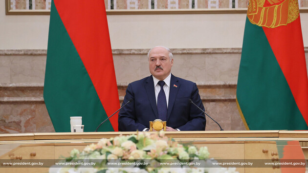 Лукашенко пропонує не випускати з країни опозиціонерів та силовиків