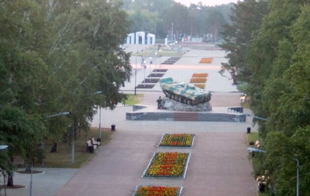У Росії на танку-пам'ятнику букву Z перетворили на AZOV