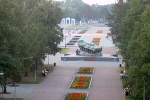 В России на танке-памятнике букву Z превратили в AZOV
