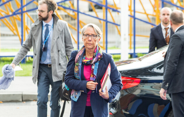 Глава уряду Франції Елізабет Борн запропонувала депутатам організувати дебати щодо війни в Україні