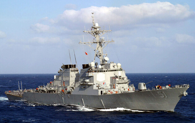 Китай заявив, що «відігнав» есмінець США, який пропливав поблизу спірних островів