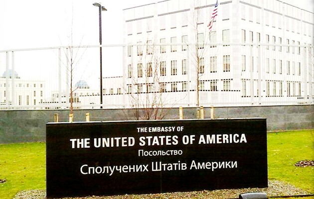 Посольство США закликає громадян терміново виїхати з України