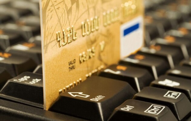 Шахраї намагаються отримати доступ до даних банківських карток