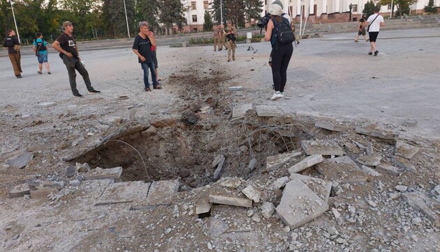 Внаслідок ракетного удару по Краматорську пошкоджено десяток багатоповерхівок, є жертви