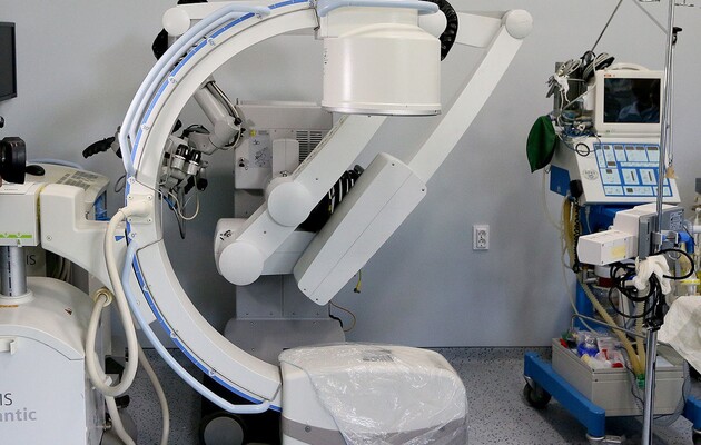 Григорий Козловский передал оборудование госпиталю во Львове