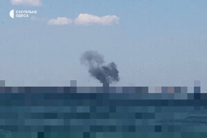 РФ нанесла ракетный удар по Одессе: в порту возник пожар