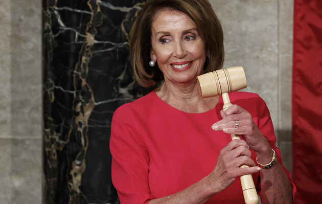 Китай угрожает сбить самолет Пелоси