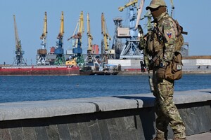 Війська РФ стягують важке озброєння у бік Херсона 