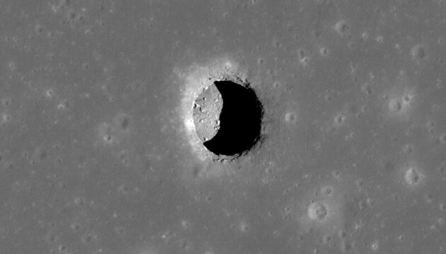 Апарат NASA знайшов на Місяці місця з комфортною для життя температурою