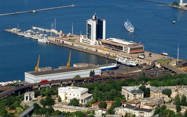 В Одесском порту возник пожар