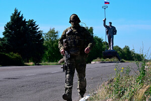 В Херсонской области войска РФ переодеваются в гражданскую одежду и сбегают с поля боя