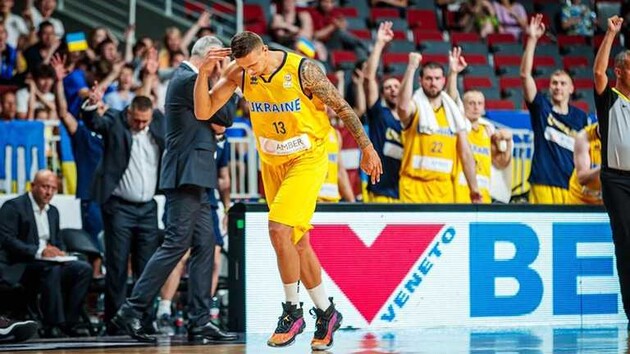 Бобров залишив Францію