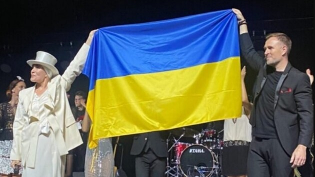 Лайма Вайкуле на концерті у Литві вийшла на сцену з прапором України