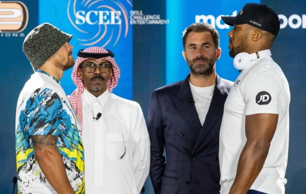 Усик считается фаворитом второго боя