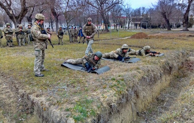 Канадські інструктори навчатимуть українських військових на базі у Великій Британії