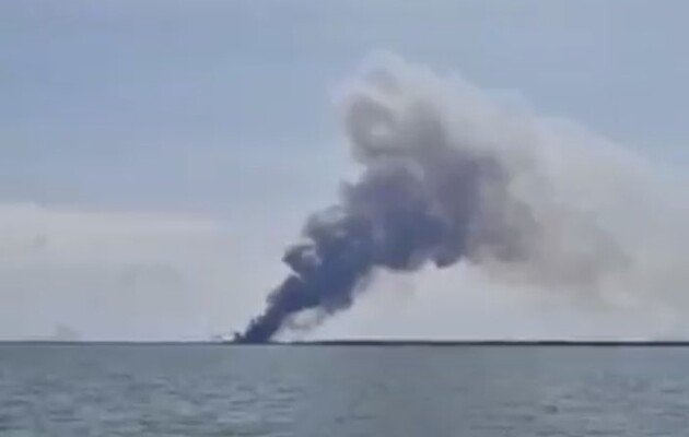 «Бавовна» в Черном море: OSINT сообщили о задымлении очередного российского корабля