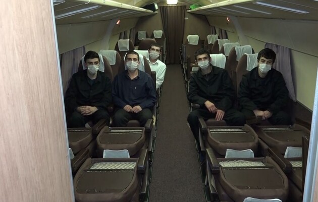 Вірменські військовополонені повертаються в Єреван з Азербайджану / архів від лютого 2021 року