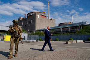 Россияне завезли неизвестный груз на Запорожскую АЭС, возможно минирование станции — The Insider