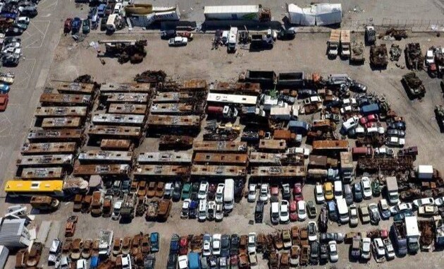 Оккупанты уничтожают в Мариуполе автобусы