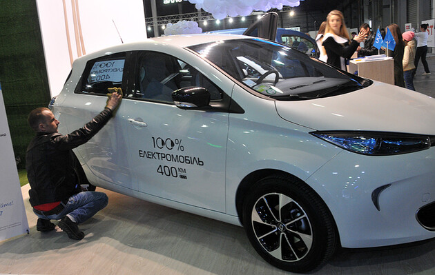 Украинцы все чаще выбирают электрокары