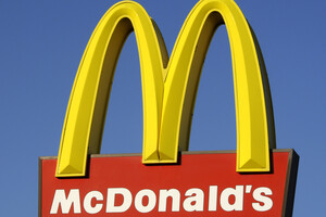 McDonald's возвращается: сеть ресторанов частично возобновляет работу в Украине
