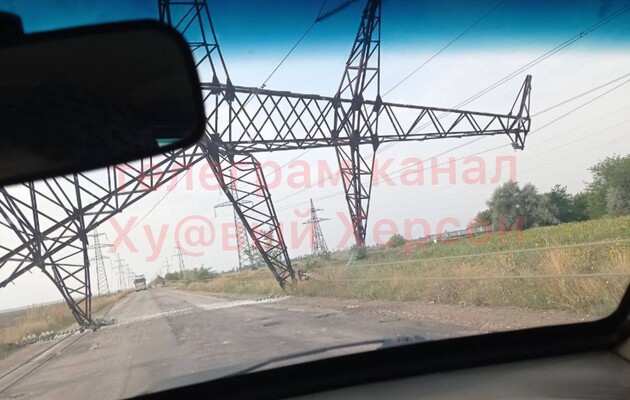 В Херсонской области упал столб высоковольтной линии передач