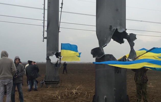 Оккупанты ищут, кто повалил высоковольтные линии передач, ведущие от ЗАЭС в Крым