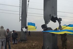 Окупанти шукають, хто повалив високовольтні лінії передач, що ведуть від ЗАЕС до Криму 
