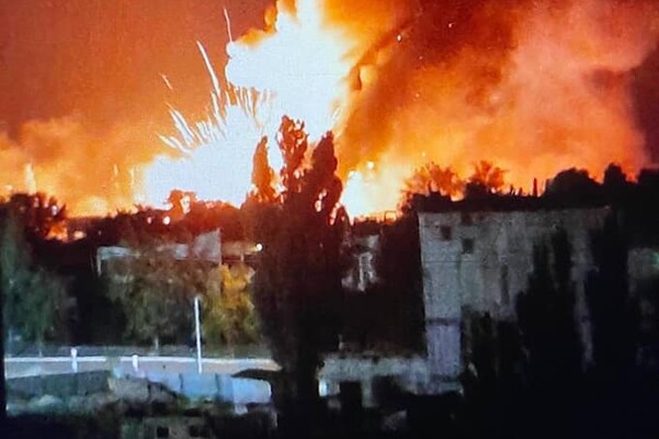 Попередні влучання по ворожих складах у Новій Каховці 
