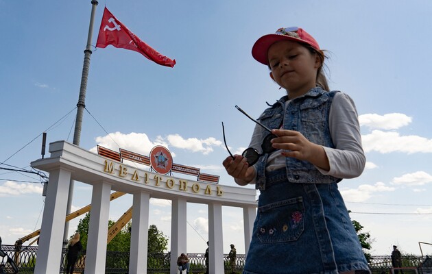Оккупанты в Мелитополе хотят сделать из детей «живой щит» - мэр города