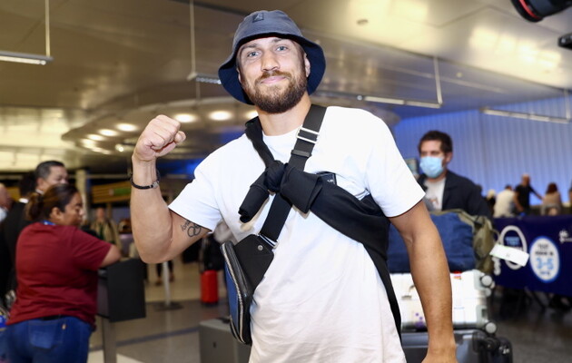 Ломаченко вже прилетів до США