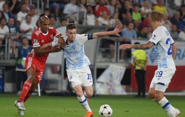 "Динамо" пропустило два гола в первом матче с "Бенфикой"