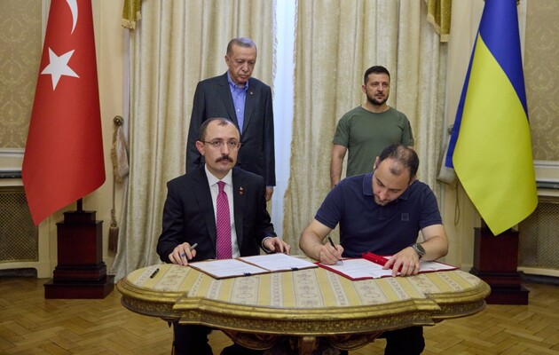 Україна і Туреччина підписали меморандум про повоєнне відновлення