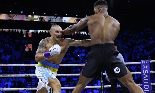 Вусік захистив титули в бою з Джошуа
