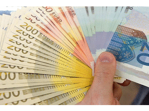 Курс валют: Нацбанк сократил вливания в укрепление гривни в разы 