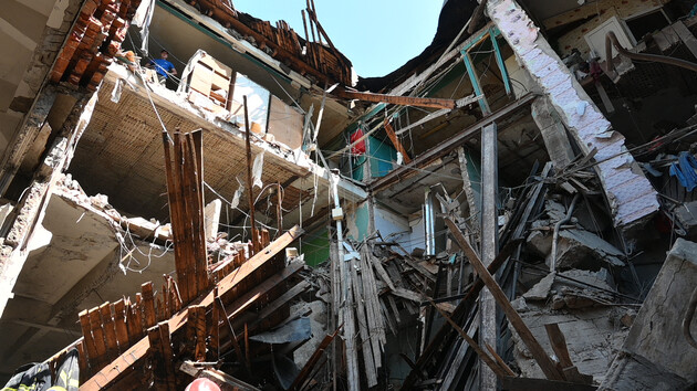 Ракетный удар по общежитию в Харькове: неопознанными остаются восемь жертв