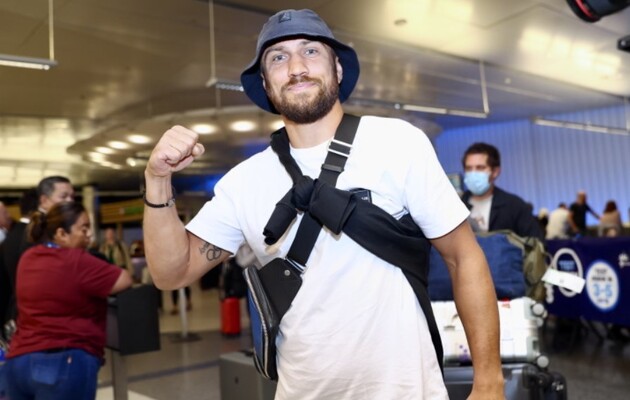 Ломаченко вже прилетів до США