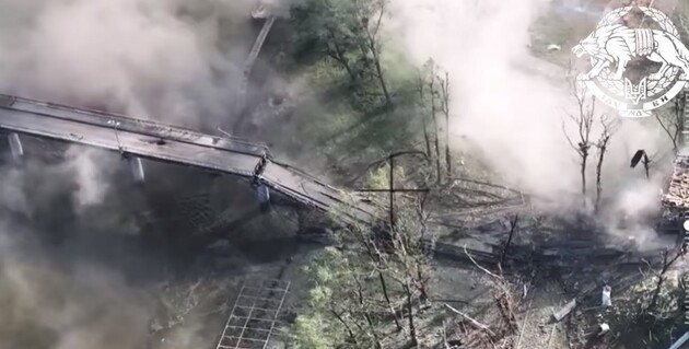 ССО показали відео знищення мосту, яким користуються окупанти