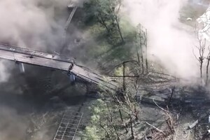 ССО показали відео знищення мосту, яким користуються окупанти