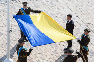 В Крыму, Мариуполе и Херсоне: Зеленский пообещал вернуть украинский флаг на все украинские территории