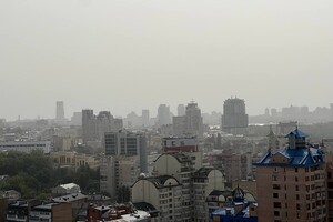 Київ накрив смог із півдня: жителів міста просять закрити вікна та не гуляти на вулиці