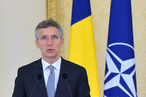 НАТО продолжит помогать Украине крепко стоять на ногах и побеждать