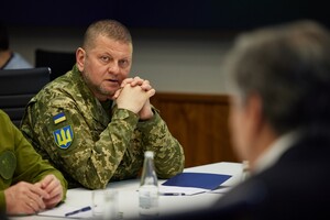 Зеленський відповів, чи збирається переводити Залужного на іншу посаду