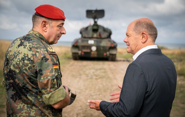 Шольц відвідав українських військових