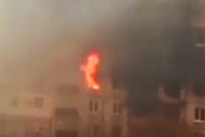 Оккупированный Мариуполь в дыму и пожарах, горожане вынуждены спасать себя сами