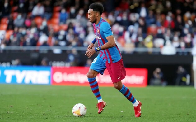 Обамеянг выступает за "Барселону" с февраля