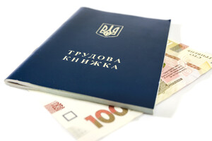 Пенсійний фонд роз'яснив, як отримати пенсію українцям, які офіційно не працевлаштовані: ціна питання  від 1430 гривень